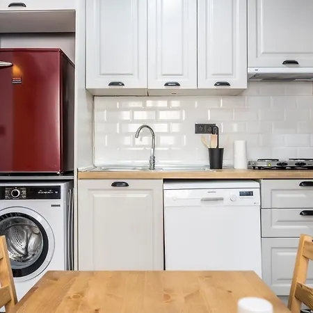 Inviting 1br Flat With Ac In Cihangir District Apartman Isztambul