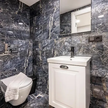 Inviting 1br Flat With Ac In Cihangir District Lejlighed Istanbul